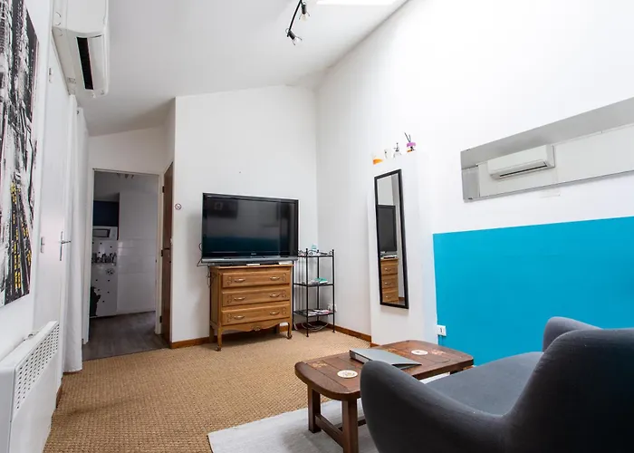 T2 40m2, Lit Queen Size, Climatisation, Quartier Sympa, Terrasse *